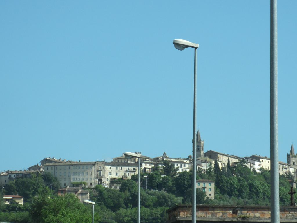 Valle Degli Ulivi Appartamento Terni Luaran gambar